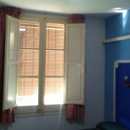 Hostal Porta De Ferro Sant Boi de Llobregat Eksteriør bilde