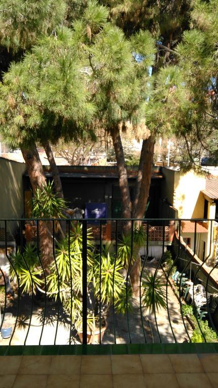 Hostal Porta De Ferro Sant Boi de Llobregat Eksteriør bilde
