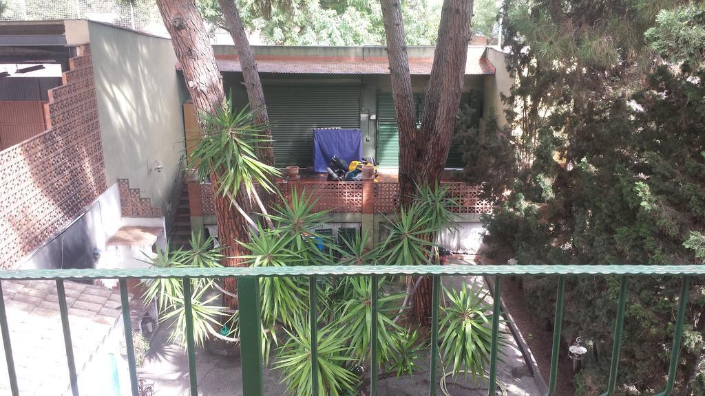 Hostal Porta De Ferro Sant Boi de Llobregat Eksteriør bilde