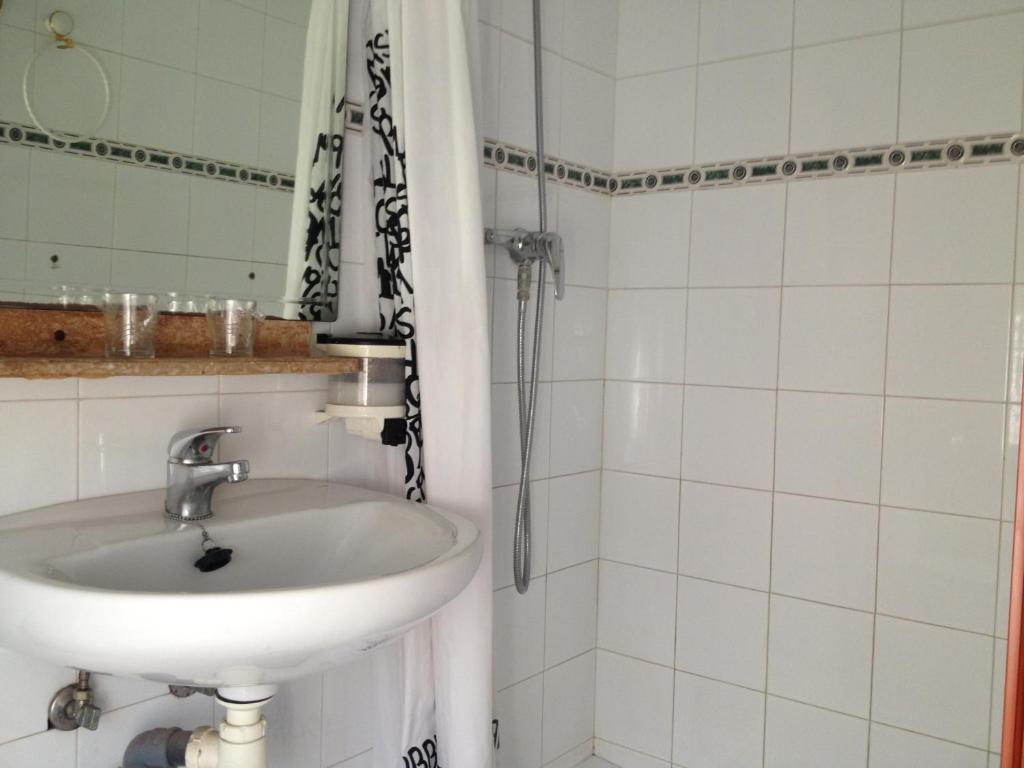 Hostal Porta De Ferro Sant Boi de Llobregat Eksteriør bilde