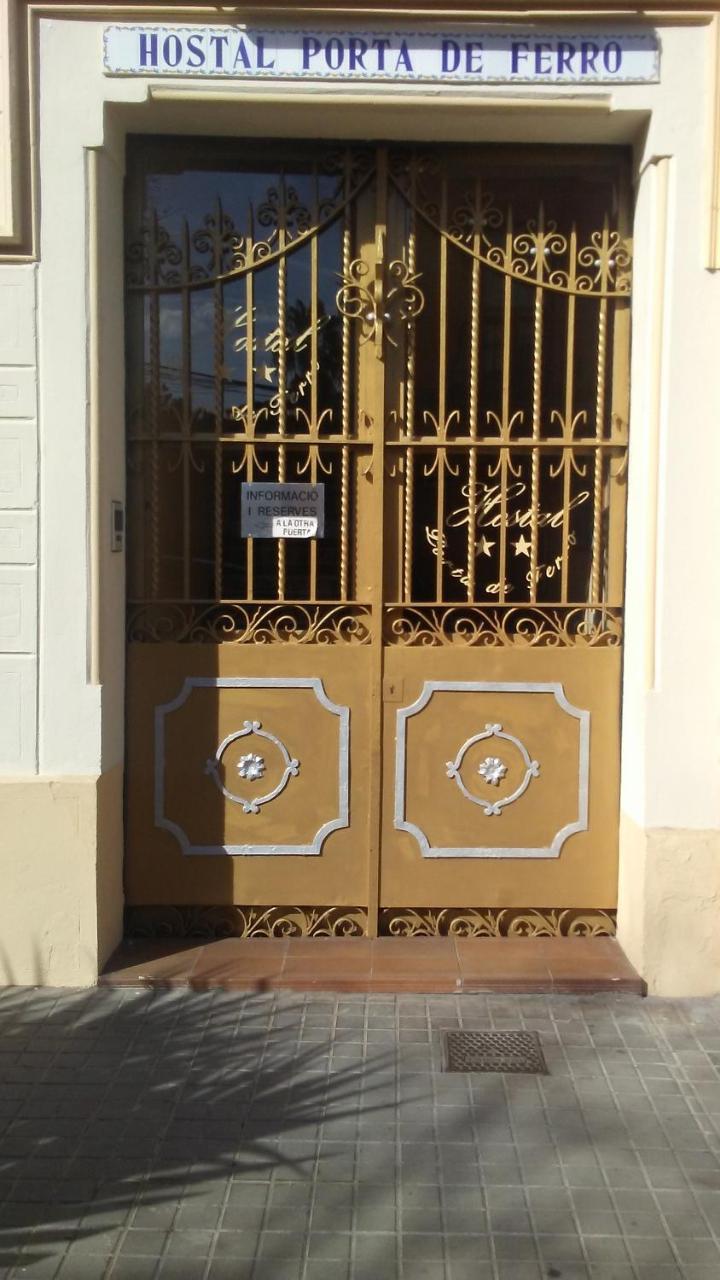 Hostal Porta De Ferro Sant Boi de Llobregat Eksteriør bilde