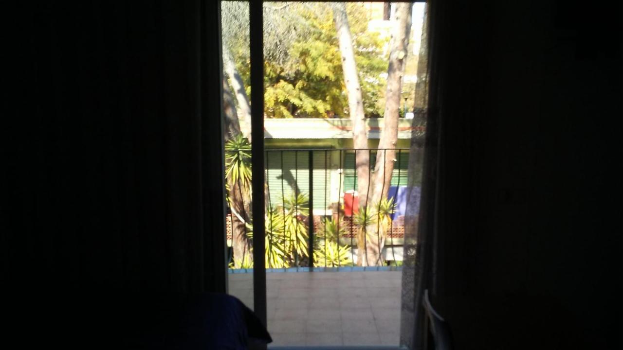 Hostal Porta De Ferro Sant Boi de Llobregat Eksteriør bilde